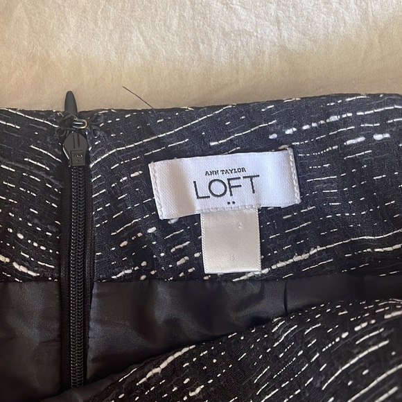 LOFT Textured Tweed Pencil Skirt - Picture 4 of 8